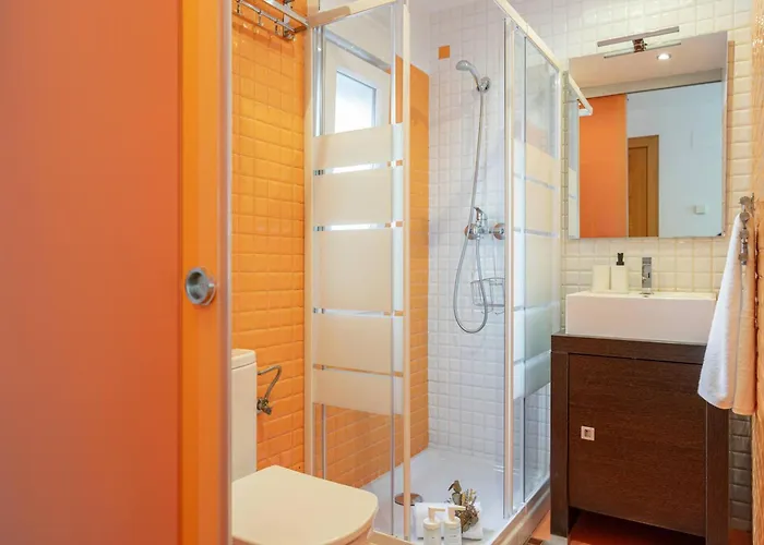 Escalera 12 Χιχόν